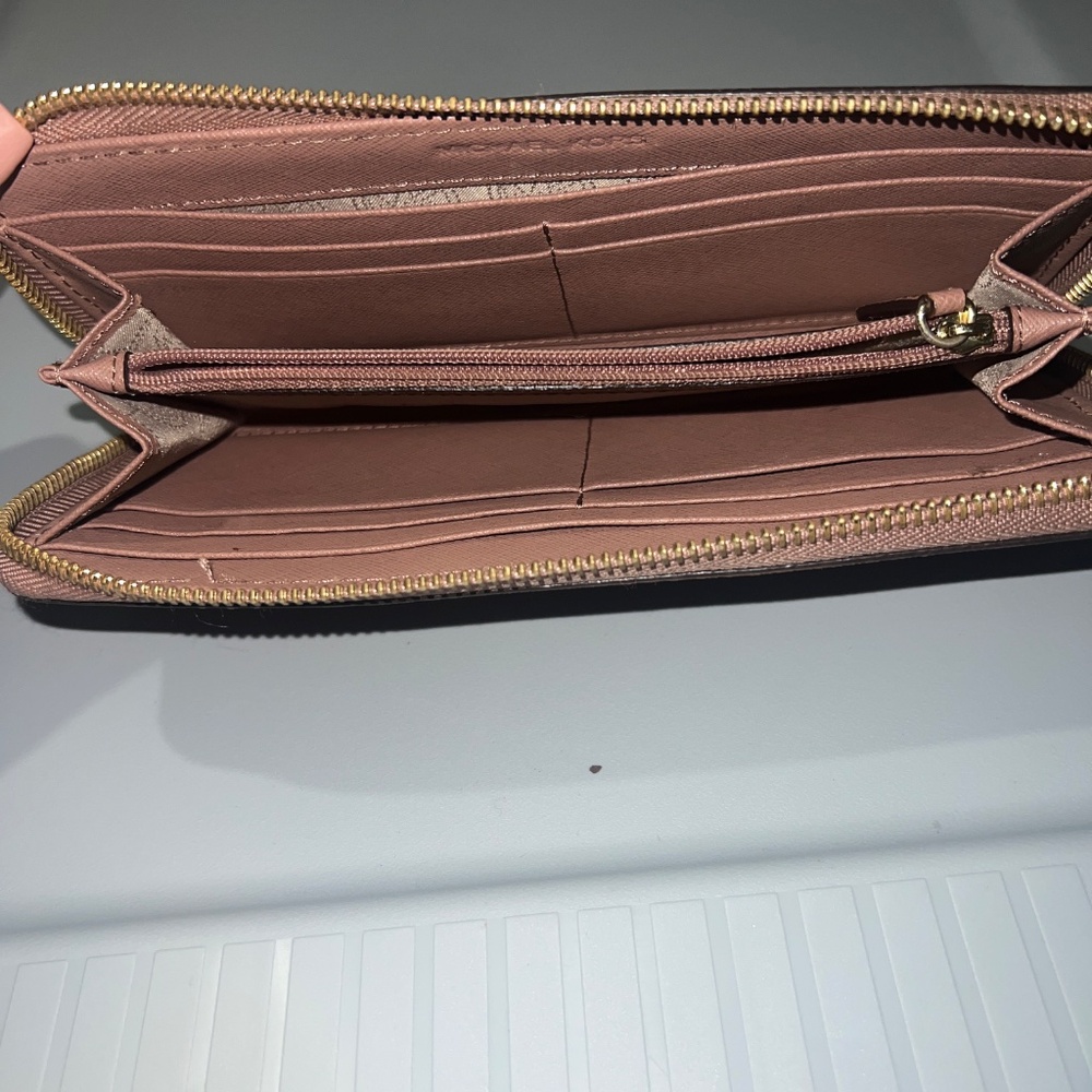 Michael Kors Large Mauve Continental Wallet - Picture 4 of 6